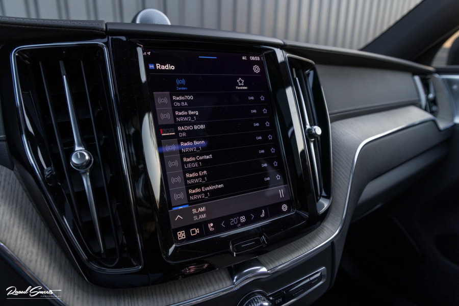Volvo XC60 2.0 T8 Plug-in hybrid AWD Ultimate Dark Long range Luchtvering | Bowers&Wilkins | Zwenkbare trekhaak | Panorama dak | Wol interieur |