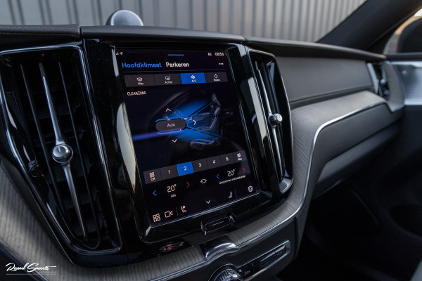 Volvo XC60 2.0 T8 Plug-in hybrid AWD Ultimate Dark Long range Luchtvering | Bowers&Wilkins | Zwenkbare trekhaak | Panorama dak | Wol interieur |