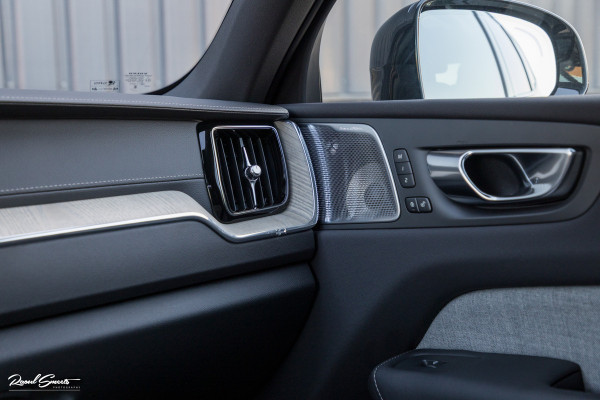 Volvo XC60 2.0 T8 Plug-in hybrid AWD Ultimate Dark Long range Luchtvering | Bowers&Wilkins | Zwenkbare trekhaak | Panorama dak | Wol interieur |