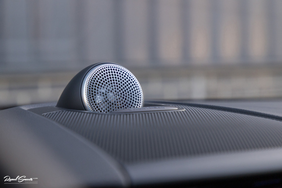 Volvo XC60 2.0 T8 Plug-in hybrid AWD Ultimate Dark Long range Luchtvering | Bowers&Wilkins | Zwenkbare trekhaak | Panorama dak | Wol interieur |