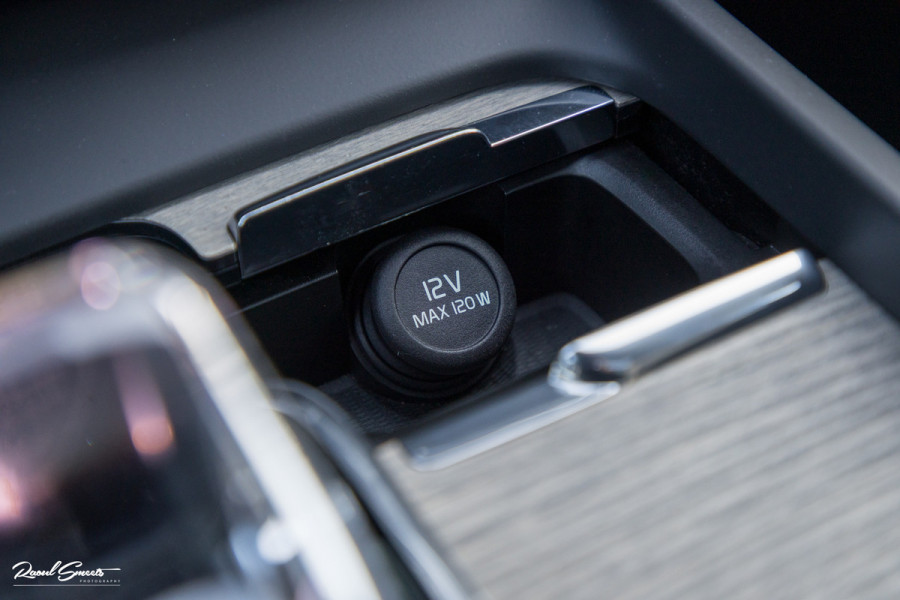 Volvo XC60 2.0 T8 Plug-in hybrid AWD Ultimate Dark Long range Luchtvering | Bowers&Wilkins | Zwenkbare trekhaak | Panorama dak | Wol interieur |