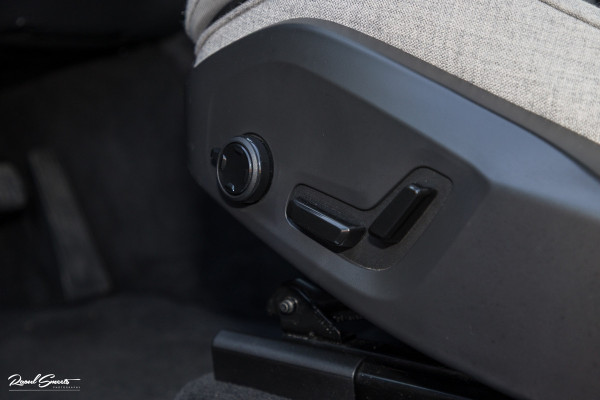 Volvo XC60 2.0 T8 Plug-in hybrid AWD Ultimate Dark Long range Luchtvering | Bowers&Wilkins | Zwenkbare trekhaak | Panorama dak | Wol interieur |