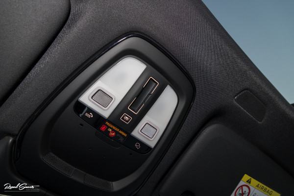 Volvo XC60 2.0 T8 Plug-in hybrid AWD Ultimate Dark Long range Luchtvering | Bowers&Wilkins | Zwenkbare trekhaak | Panorama dak | Wol interieur |