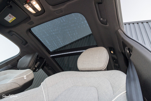 Volvo XC60 2.0 T8 Plug-in hybrid AWD Ultimate Dark Long range Luchtvering | Bowers&Wilkins | Zwenkbare trekhaak | Panorama dak | Wol interieur |