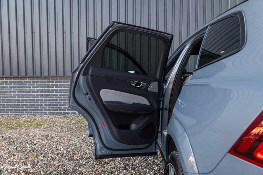 Volvo XC60 2.0 T8 Plug-in hybrid AWD Ultimate Dark Long range Luchtvering | Bowers&Wilkins | Zwenkbare trekhaak | Panorama dak | Wol interieur |