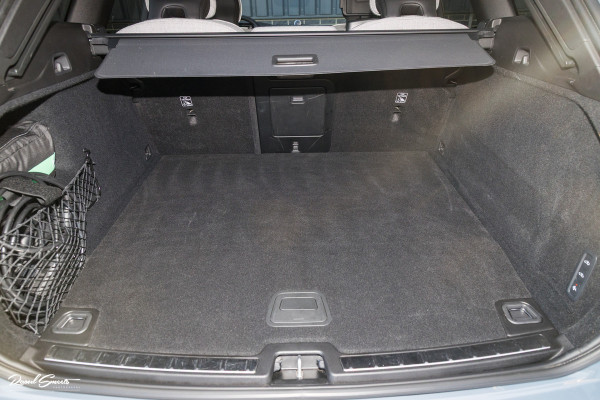 Volvo XC60 2.0 T8 Plug-in hybrid AWD Ultimate Dark Long range Luchtvering | Bowers&Wilkins | Zwenkbare trekhaak | Panorama dak | Wol interieur |