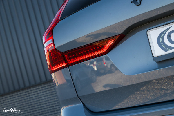 Volvo XC60 2.0 T8 Plug-in hybrid AWD Ultimate Dark Long range Luchtvering | Bowers&Wilkins | Zwenkbare trekhaak | Panorama dak | Wol interieur |