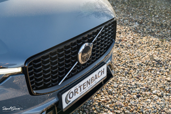 Volvo XC60 2.0 T8 Plug-in hybrid AWD Ultimate Dark Long range Luchtvering | Bowers&Wilkins | Zwenkbare trekhaak | Panorama dak | Wol interieur |