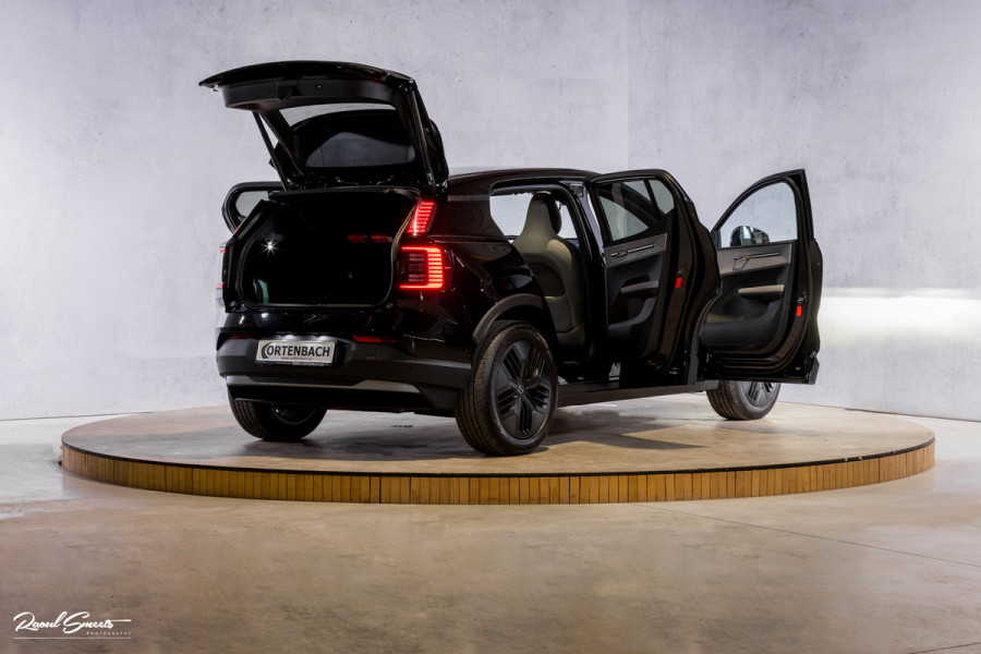 Volvo EX30 Cross Country Twin Motor Performance Ultra 69 kWh | Nieuw | Adaptieve cruise | Panorama dak | Harman Kardon | Memory | Blis |