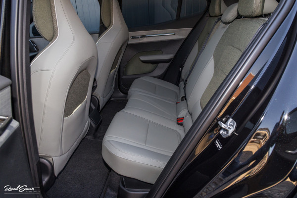 Volvo EX30 Cross Country Twin Motor Performance Ultra 69 kWh | Nieuw | Adaptieve cruise | Panorama dak | Harman Kardon | Memory | Blis |