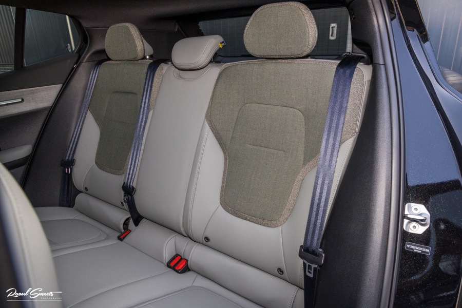 Volvo EX30 Cross Country Twin Motor Performance Ultra 69 kWh | Nieuw | Adaptieve cruise | Panorama dak | Harman Kardon | Memory | Blis |