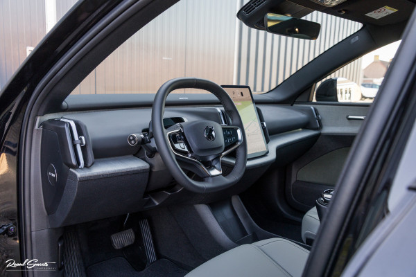 Volvo EX30 Cross Country Twin Motor Performance Ultra 69 kWh | Nieuw | Adaptieve cruise | Panorama dak | Harman Kardon | Memory | Blis |