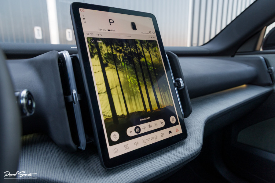 Volvo EX30 Cross Country Twin Motor Performance Ultra 69 kWh | Nieuw | Adaptieve cruise | Panorama dak | Harman Kardon | Memory | Blis |