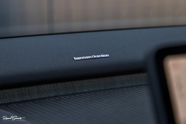 Volvo EX30 Cross Country Twin Motor Performance Ultra 69 kWh | Nieuw | Adaptieve cruise | Panorama dak | Harman Kardon | Memory | Blis |