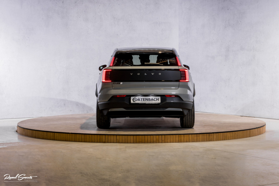 Volvo EX30 Cross Country Twin Motor Performance Ultra 69 kWh | Nieuw | Adaptieve cruise | Panorama dak | Harman Kardon | Memory | Blis |