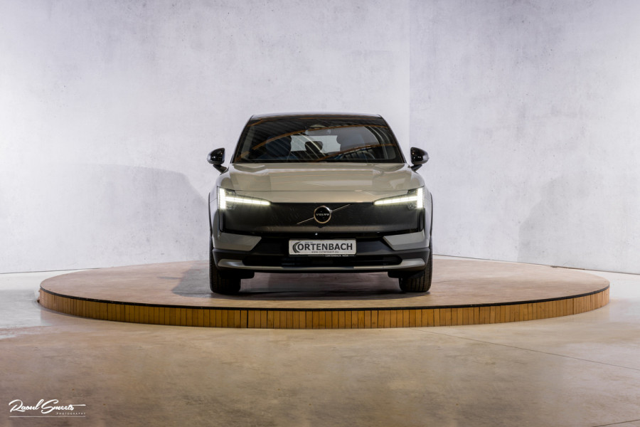 Volvo EX30 Cross Country Twin Motor Performance Ultra 69 kWh | Nieuw | Adaptieve cruise | Panorama dak | Harman Kardon | Memory | Blis |