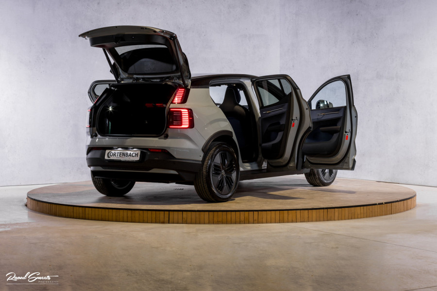 Volvo EX30 Cross Country Twin Motor Performance Ultra 69 kWh | Nieuw | Adaptieve cruise | Panorama dak | Harman Kardon | Memory | Blis |