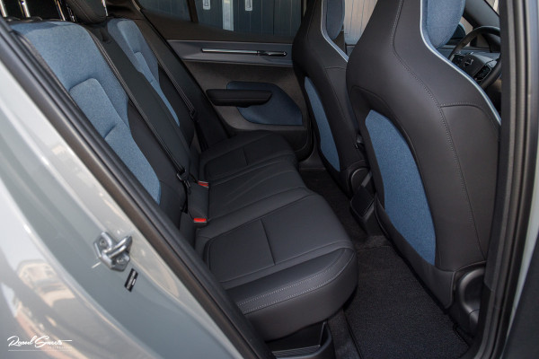 Volvo EX30 Cross Country Twin Motor Performance Ultra 69 kWh | Nieuw | Adaptieve cruise | Panorama dak | Harman Kardon | Memory | Blis |