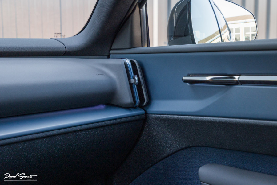 Volvo EX30 Cross Country Twin Motor Performance Ultra 69 kWh | Nieuw | Adaptieve cruise | Panorama dak | Harman Kardon | Memory | Blis |