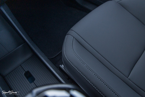 Volvo EX30 Cross Country Twin Motor Performance Ultra 69 kWh | Nieuw | Adaptieve cruise | Panorama dak | Harman Kardon | Memory | Blis |