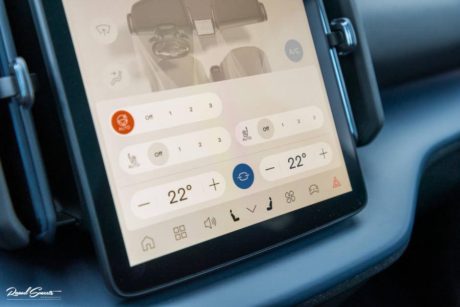 Volvo EX30 Cross Country Twin Motor Performance Ultra 69 kWh | Nieuw | Adaptieve cruise | Panorama dak | Harman Kardon | Memory | Blis |