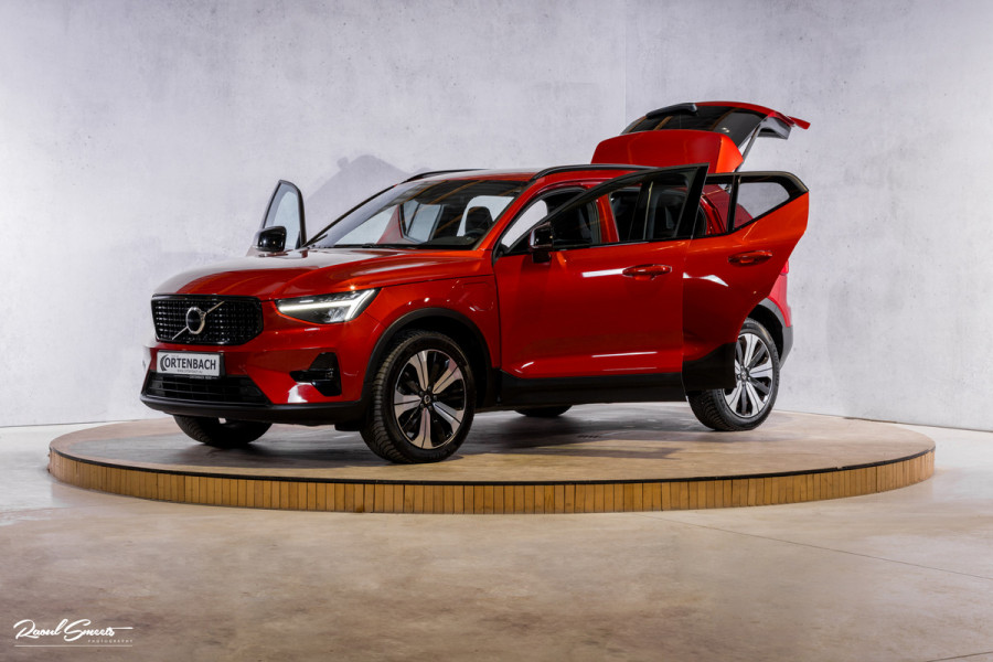Volvo XC40 1.5 T4 Plug-in hybrid Plus Dark | Harman Kardon | Adaptieve cruise | Zwenkbare trekhaak | Blis | Memory |