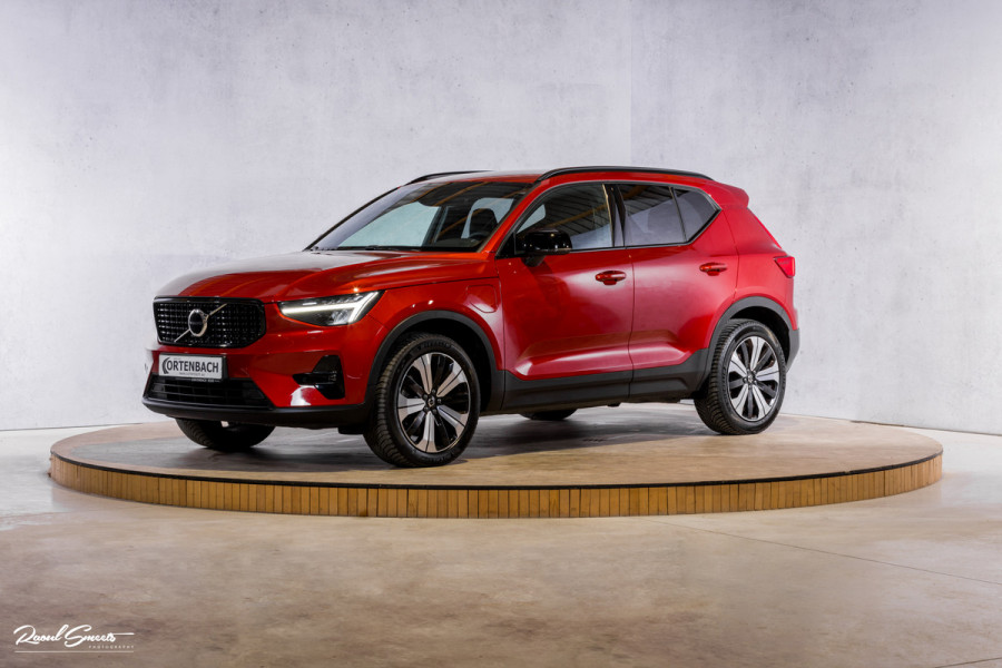 Volvo XC40 1.5 T4 Plug-in hybrid Plus Dark | Harman Kardon | Adaptieve cruise | Zwenkbare trekhaak | Blis | Memory |