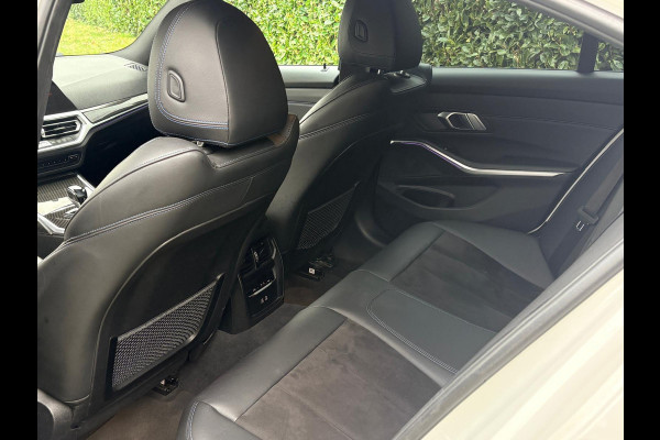 BMW 3-serie 320i Business Edition M Sport pakket Automaat Navi CarPlay Carbon pakket/NL Auto