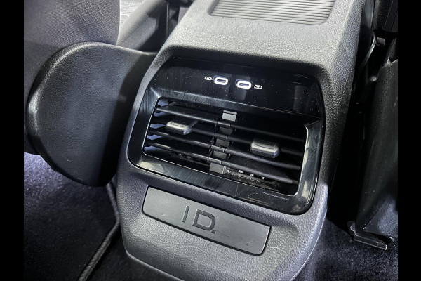 Volkswagen ID.5 Pro 77 kWh Airco ECC Warmtepomp PDC VA Navi Carplay Adaptive Cruise Control 19" Ambiente Verlichting Stoelverwarming