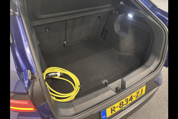 Volkswagen ID.5 Pro 77 kWh Airco ECC Warmtepomp PDC VA Navi Carplay Adaptive Cruise Control 19" Ambiente Verlichting Stoelverwarming