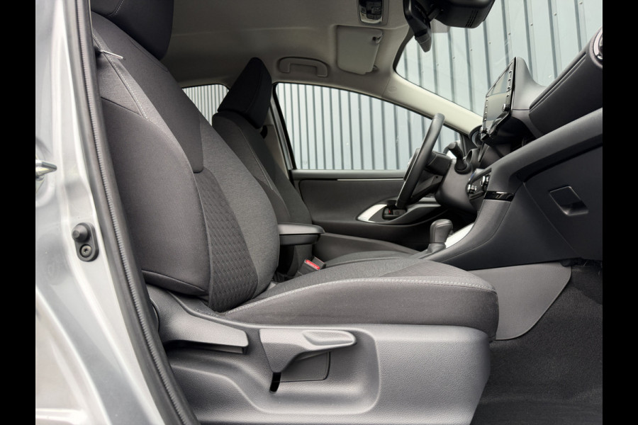 Toyota Yaris 1.5 Hybrid Dynamic | 8.250 km | PDC V+A | Dodehoek detectie | Rijklaar!!!
