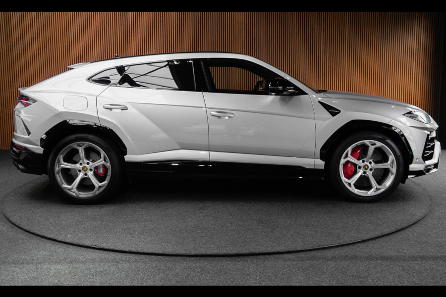Lamborghini Urus 4.0 V8 HUD Leder Ceramic B&O 360° Massage ACC Alcantara hemel Elektr. achterklep Elektr. verstelbare stoelen met memory Stoel & Stuurverwarming Navi PDC Climate LM velgen