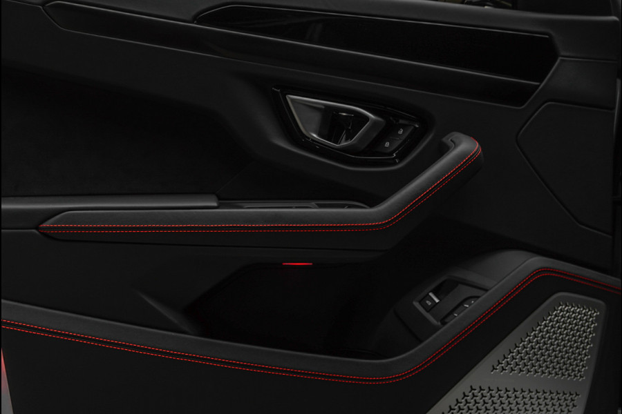 Lamborghini Urus 4.0 V8 HUD Leder Ceramic B&O 360° Massage ACC Alcantara hemel Elektr. achterklep Elektr. verstelbare stoelen met memory Stoel & Stuurverwarming Navi PDC Climate LM velgen
