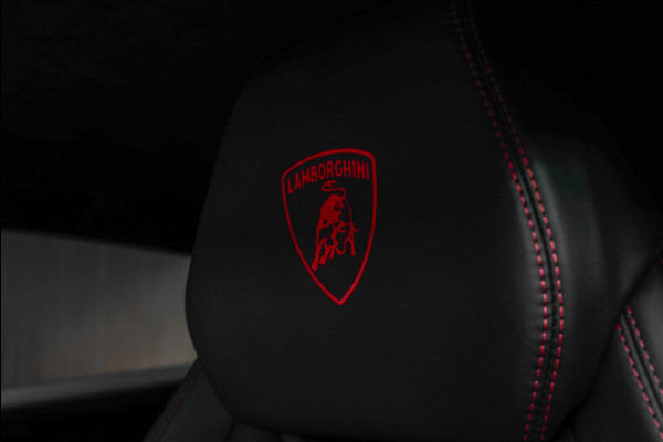 Lamborghini Urus 4.0 V8 HUD Leder Ceramic B&O 360° Massage ACC Alcantara hemel Elektr. achterklep Elektr. verstelbare stoelen met memory Stoel & Stuurverwarming Navi PDC Climate LM velgen