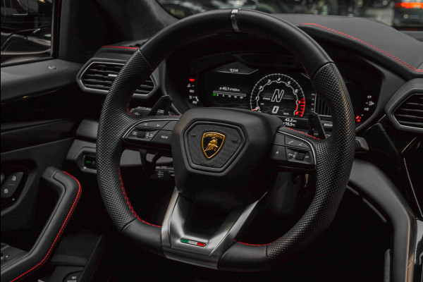 Lamborghini Urus 4.0 V8 HUD Leder Ceramic B&O 360° Massage ACC Alcantara hemel Elektr. achterklep Elektr. verstelbare stoelen met memory Stoel & Stuurverwarming Navi PDC Climate LM velgen