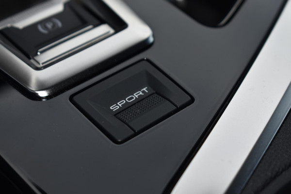 Peugeot 3008 1.2 PureTech 130PK Aut. Allure | Trekhaak | Navi | Camera | Incl. garantie