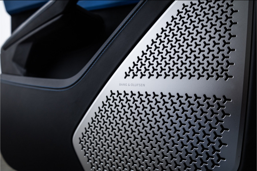 Lamborghini Urus 4.0 V8 S - Blu Nethuns | Origineel NL | Panorama | B&O Adv. | Luchtvering | Elek. trekhaak