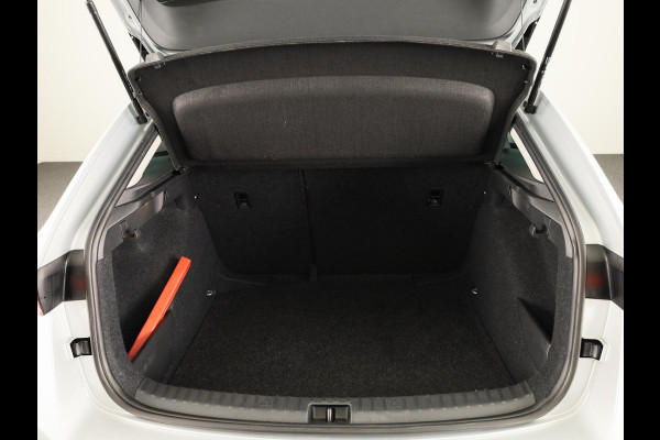 Škoda SCALA 1.0 TSI Ambition 110pk | Navigatie | Parkeercamera | 18 inch lichtmetalen velgen | Verlengde garantie