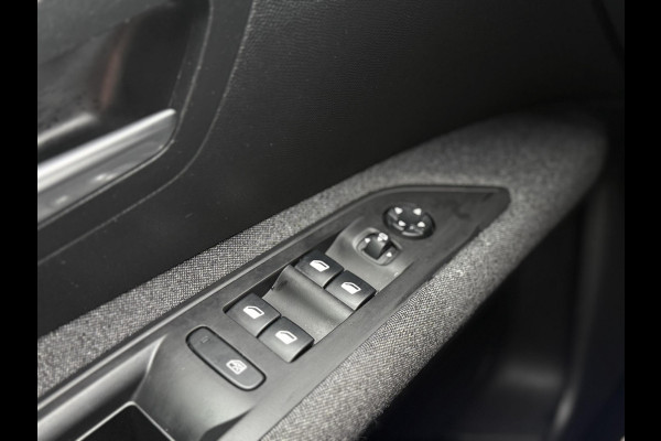 Peugeot 3008 1.2 PureTech Executive 2e Eigenaar|Navi|D-riem v.v. in 2023|Carplay|Trekhaak|Camera|Clima|Cruise|N.A.P|APK tot 11-2027