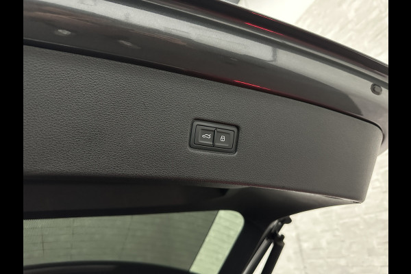 Audi Q8 60e 462PK Competition | RS-Stoelen | 360 Camera | ACC | Carbon | Panorama | Massage | Ventilatie | B&O Sound | Matrix-LED | Luchtvering | Alcantara Hemelbekleding | Stoelverwarming V+A | Sfeerverlichting | Keyless-Entry | ISO-Glas | Zonwering | Standkachel | Autom. Parkeren | Carplay | Stuurwielverwarming | Draadloos Laden |