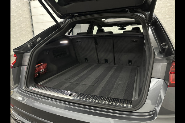 Audi Q8 60e 462PK Competition | RS-Stoelen | 360 Camera | ACC | Carbon | Panorama | Massage | Ventilatie | B&O Sound | Matrix-LED | Luchtvering | Alcantara Hemelbekleding | Stoelverwarming V+A | Sfeerverlichting | Keyless-Entry | ISO-Glas | Zonwering | Standkachel | Autom. Parkeren | Carplay | Stuurwielverwarming | Draadloos Laden |