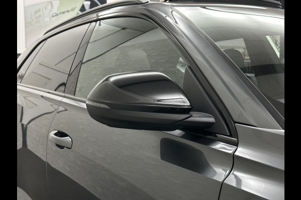 Audi Q8 60e 462PK Competition | RS-Stoelen | 360 Camera | ACC | Carbon | Panorama | Massage | Ventilatie | B&O Sound | Matrix-LED | Luchtvering | Alcantara Hemelbekleding | Stoelverwarming V+A | Sfeerverlichting | Keyless-Entry | ISO-Glas | Zonwering | Standkachel | Autom. Parkeren | Carplay | Stuurwielverwarming | Draadloos Laden |