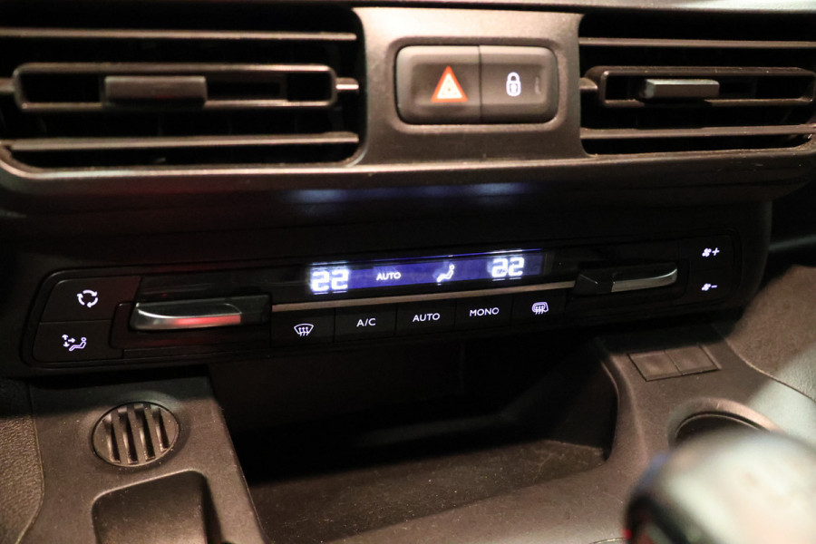 Citroën Berlingo 1.2 PureTech | Marge | BTW Vrij | Navigatie | Camera | CarPlay | 3-Zitter | Trekhaak | Airco | DAB | Nieuwe APK | Euro 6