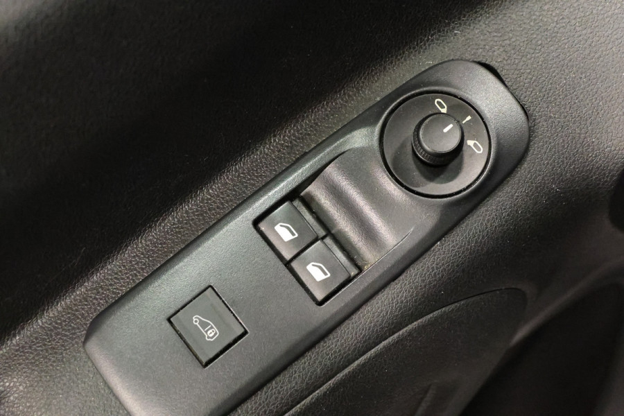 Citroën Berlingo 1.2 PureTech | Marge | BTW Vrij | Navigatie | Camera | CarPlay | 3-Zitter | Trekhaak | Airco | DAB | Nieuwe APK | Euro 6