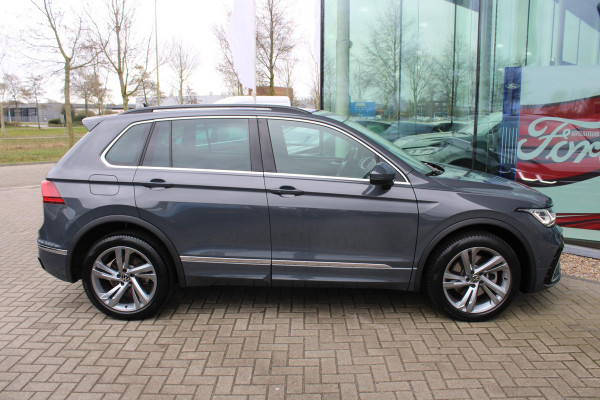 Volkswagen Tiguan 1.4 TSI eHybrid R-Line Business | Panoramadak | Adaptieve Cruise Control | 19 INCH Lichtmetalen Velgen | Camera