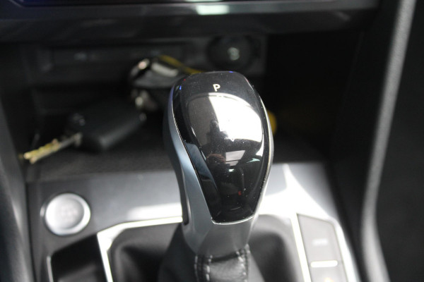 Volkswagen Tiguan 1.4 TSI eHybrid R-Line Business | Panoramadak | Adaptieve Cruise Control | 19 INCH Lichtmetalen Velgen | Camera