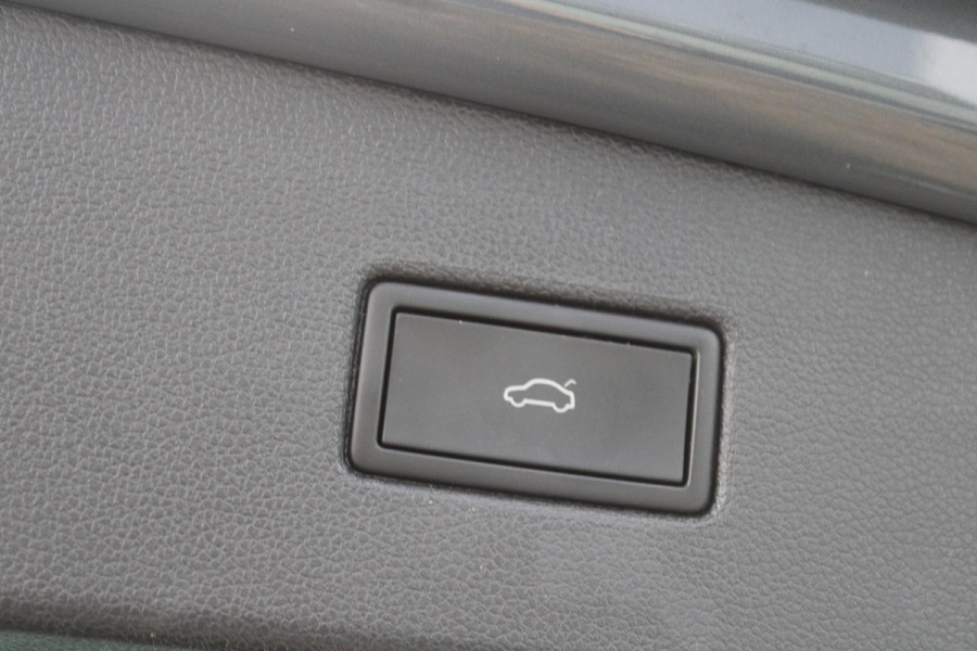 Volkswagen Tiguan 1.4 TSI eHybrid R-Line Business | Panoramadak | Adaptieve Cruise Control | 19 INCH Lichtmetalen Velgen | Camera