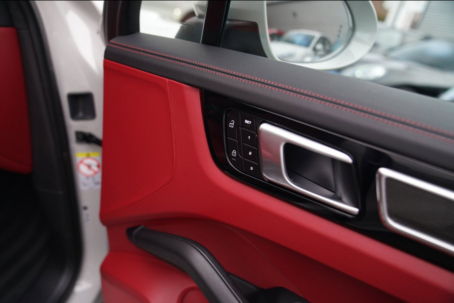 Porsche Cayenne Coupé 3.0 E-Hybrid | Techart | BTW | Sport uitlaat | Dealer onderhouden | Panorama | Head up | ACC | NAP NL |