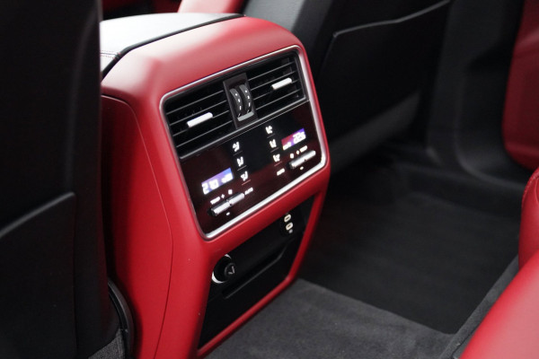 Porsche Cayenne Coupé 3.0 E-Hybrid | Techart | BTW | Sport uitlaat | Dealer onderhouden | Panorama | Head up | ACC | NAP NL |