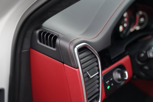 Porsche Cayenne Coupé 3.0 E-Hybrid | Techart | BTW | Sport uitlaat | Dealer onderhouden | Panorama | Head up | ACC | NAP NL |